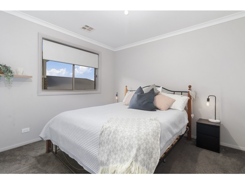 32 Edna Thompson Crescent, Casey ACT 2913