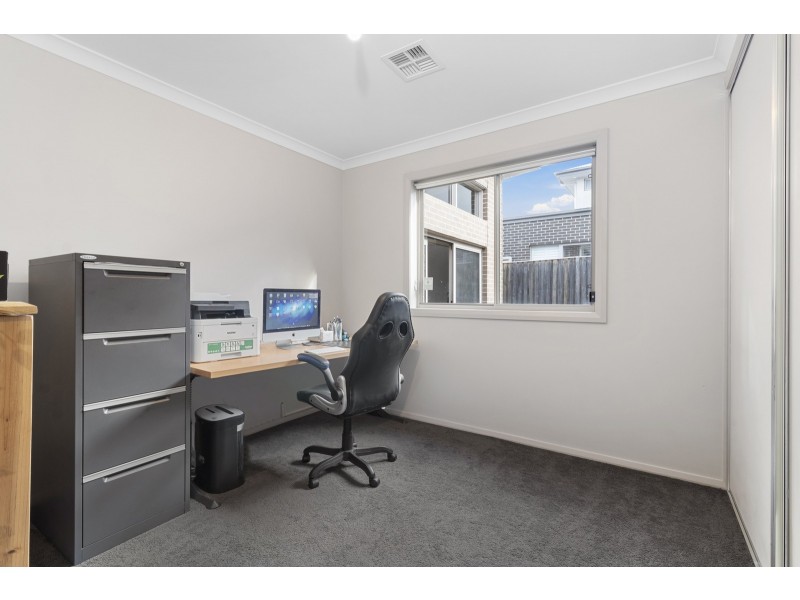32 Edna Thompson Crescent, Casey ACT 2913