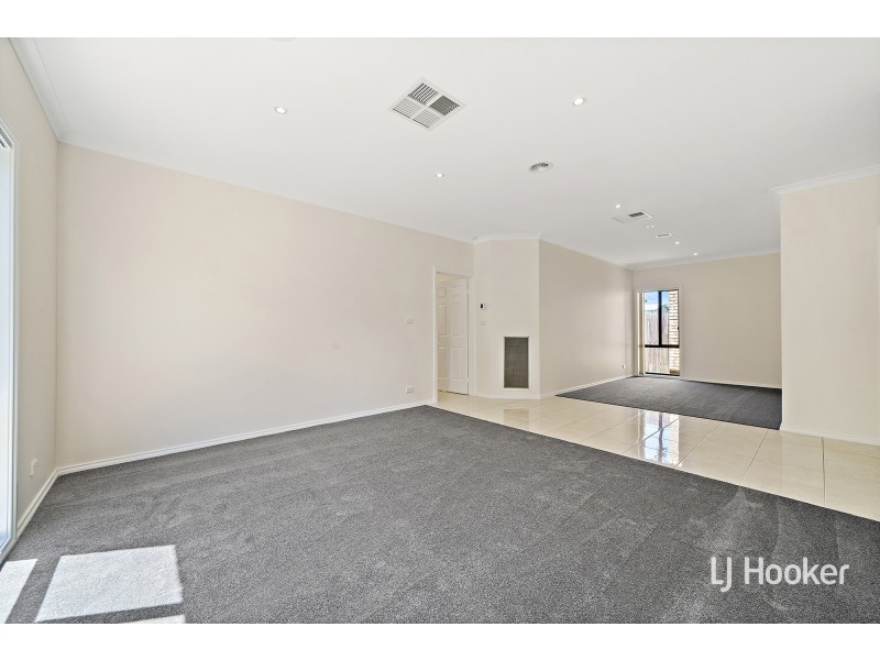 7 Bega Place, Narrabundah ACT 2604