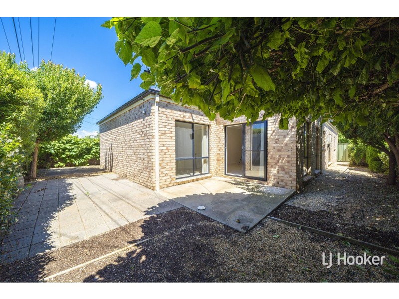 7 Bega Place, Narrabundah ACT 2604