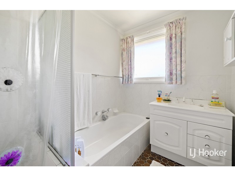 17 Osburn Drive, Macgregor ACT 2615