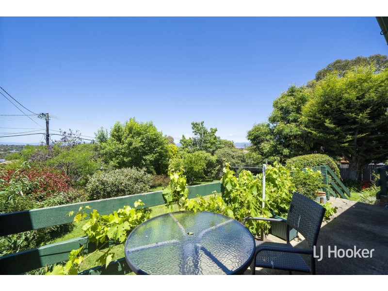 17 Osburn Drive, Macgregor ACT 2615