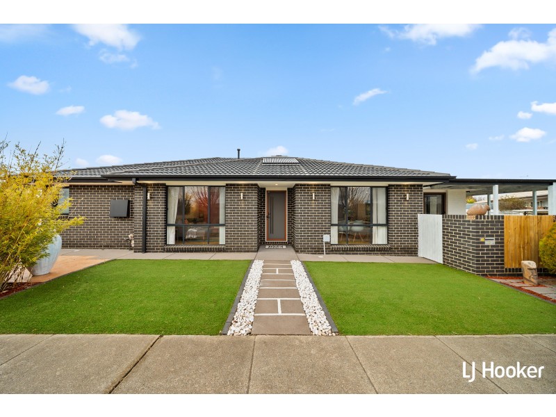 66 Hilda Kincaid Crescent, Macgregor ACT 2615