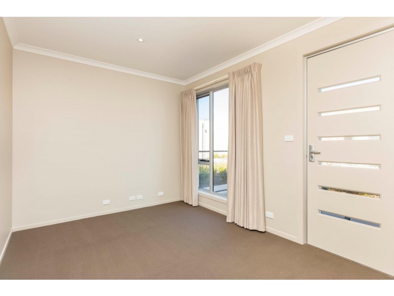42/101 Kinloch Circuit, Bruce ACT 2617
