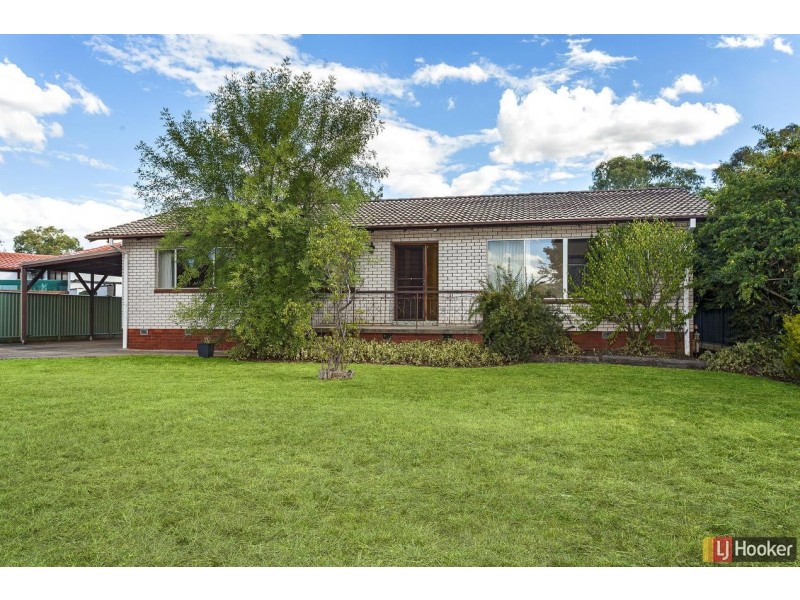 37 Stretton Crescent, Latham ACT 2615