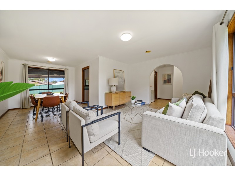 6 Lidgett Place, Florey ACT 2615