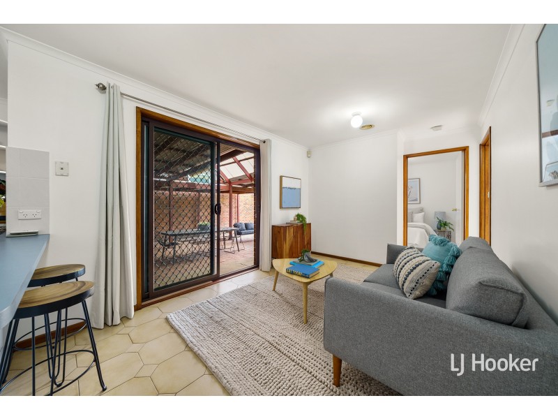 6 Lidgett Place, Florey ACT 2615