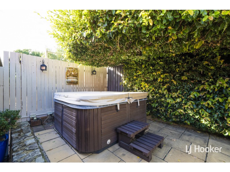 17 Lange Place, Bruce ACT 2617