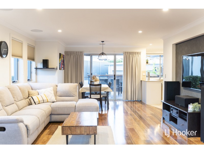6D Avenal Street, Crace ACT 2911