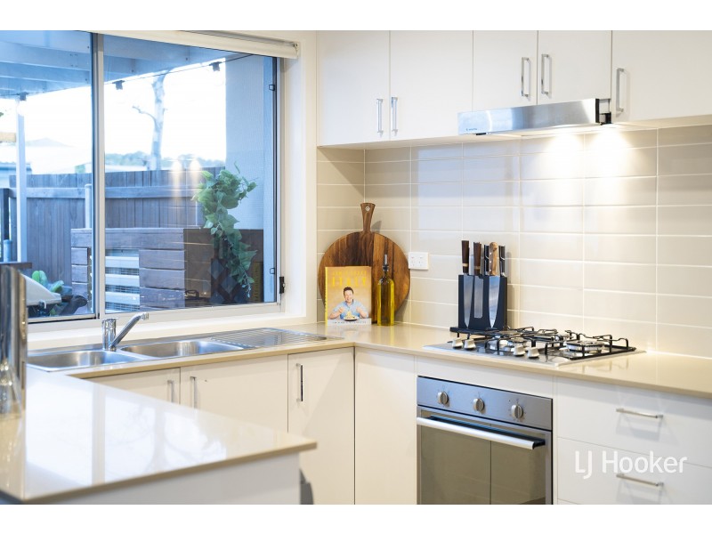 6D Avenal Street, Crace ACT 2911