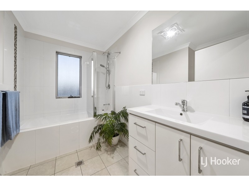 6D Avenal Street, Crace ACT 2911
