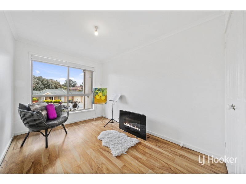 4 Jonsson Court, Dunlop ACT 2615