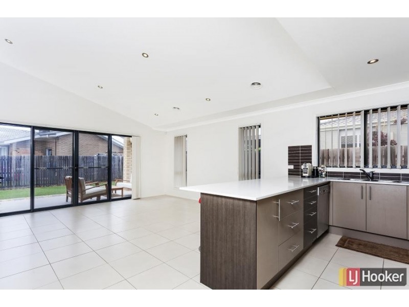 6 De Mole Street, Dunlop ACT 2615