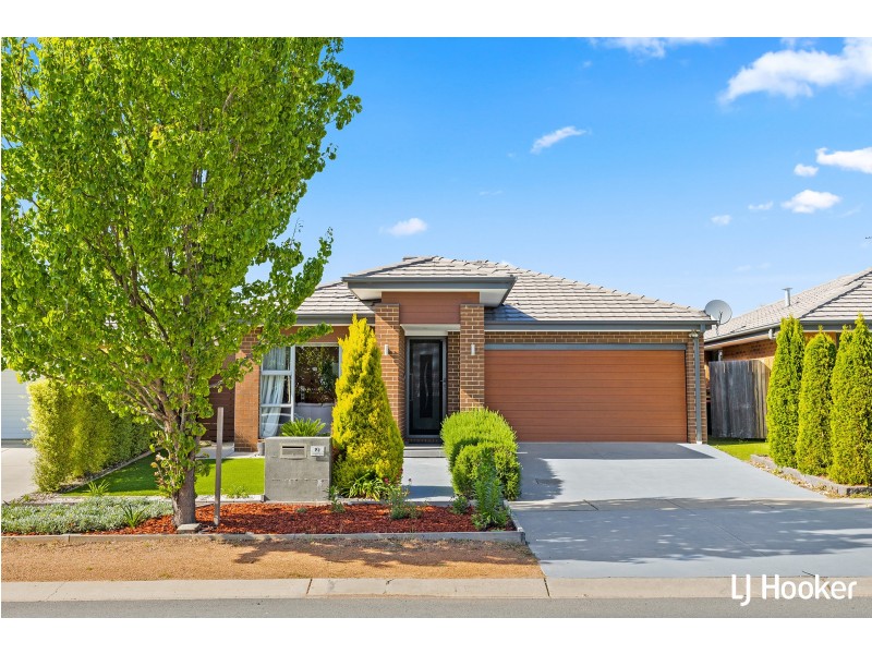 19 Hilda Kincaid Crescent, Macgregor ACT 2615