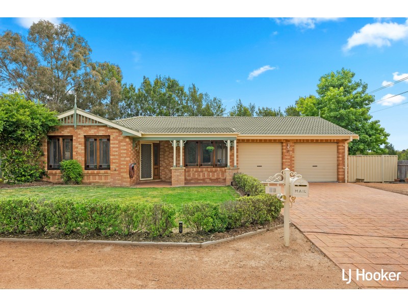 18 Evelyn Owen Crescent, Dunlop ACT 2615