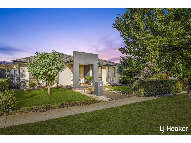 2 Farmer Place, Gungahlin ACT 2912