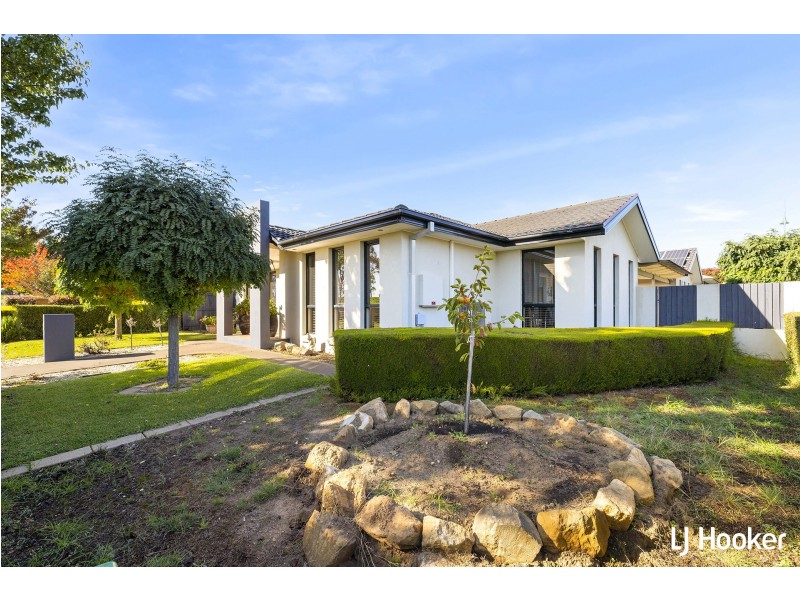 2 Farmer Place, Gungahlin ACT 2912