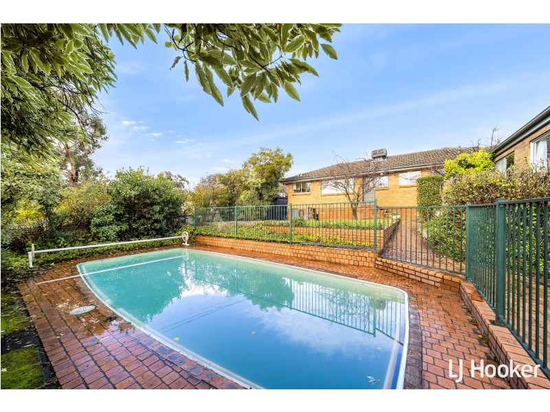 11 Clode Crescent, Macgregor ACT 2615