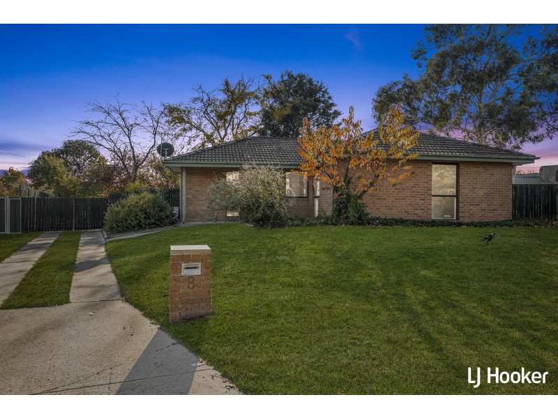 8 Zwar Place, Florey ACT 2615