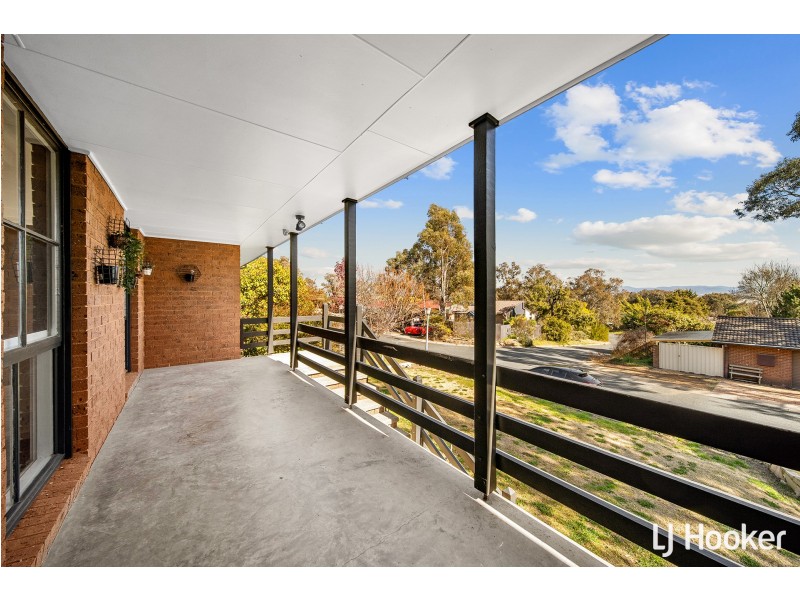 11 Stuckey Place, Charnwood ACT 2615