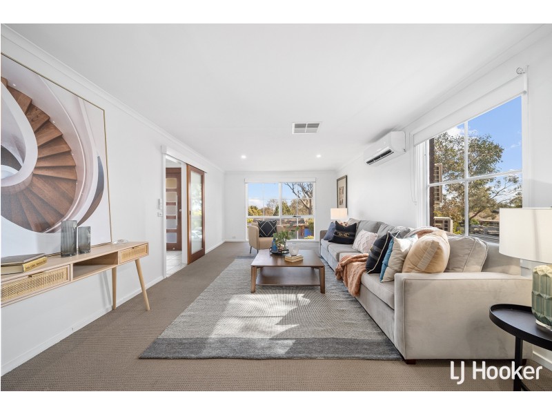 11 Stuckey Place, Charnwood ACT 2615