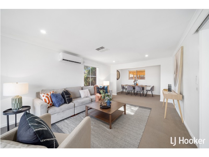 11 Stuckey Place, Charnwood ACT 2615