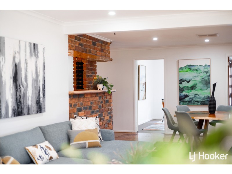 11 Stuckey Place, Charnwood ACT 2615