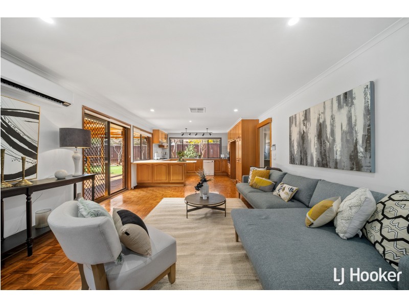 11 Stuckey Place, Charnwood ACT 2615