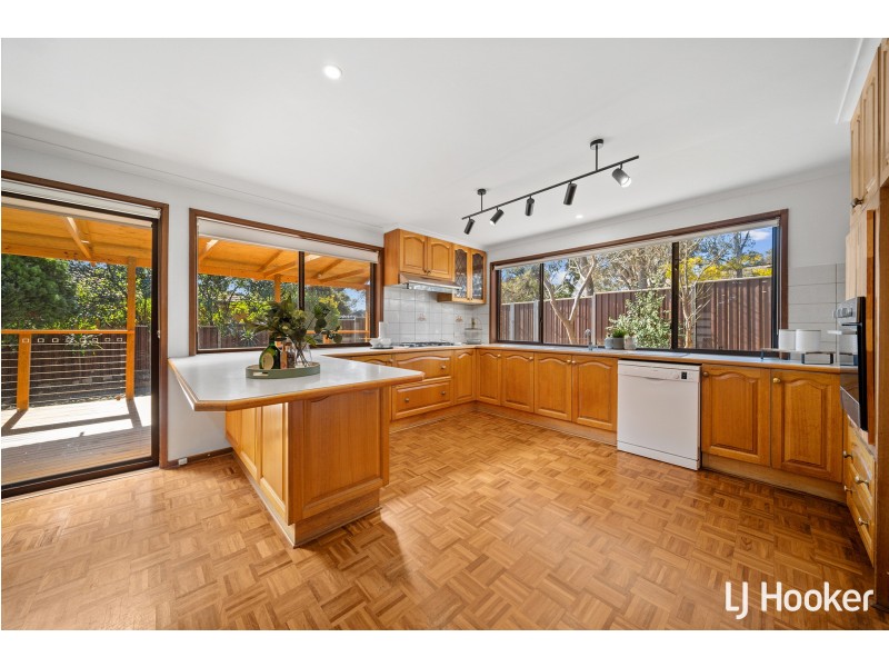 11 Stuckey Place, Charnwood ACT 2615