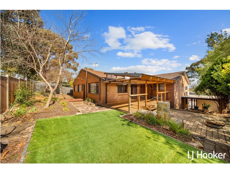 11 Stuckey Place, Charnwood ACT 2615