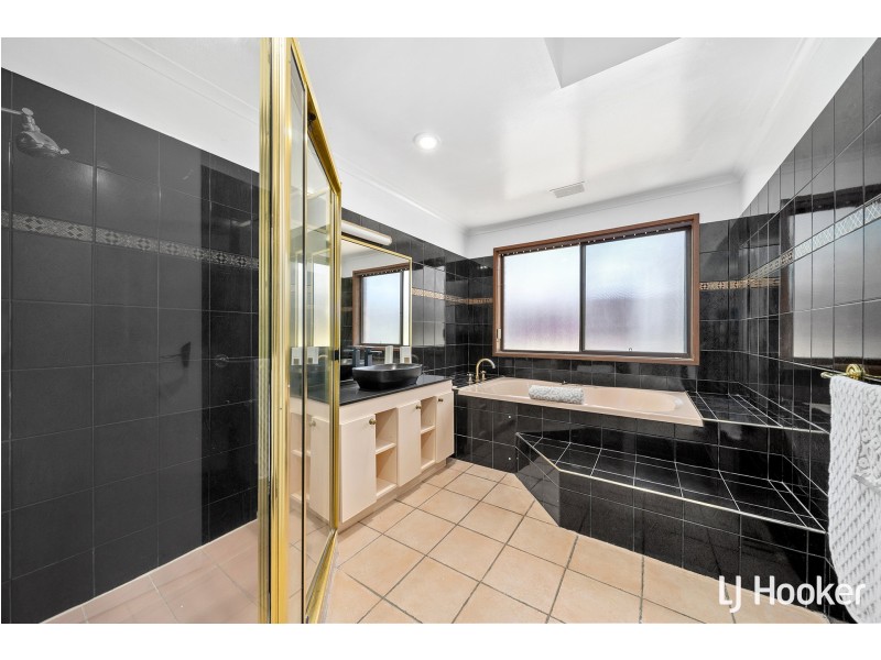 11 Stuckey Place, Charnwood ACT 2615