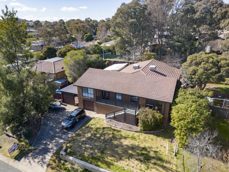 11 Stuckey Place, Charnwood ACT 2615