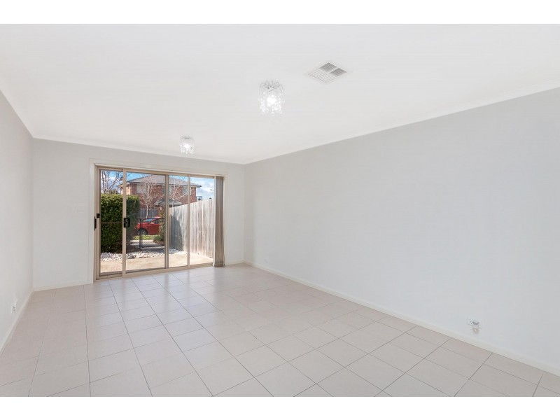 2/2 Neil Currie Street, Casey ACT 2913
