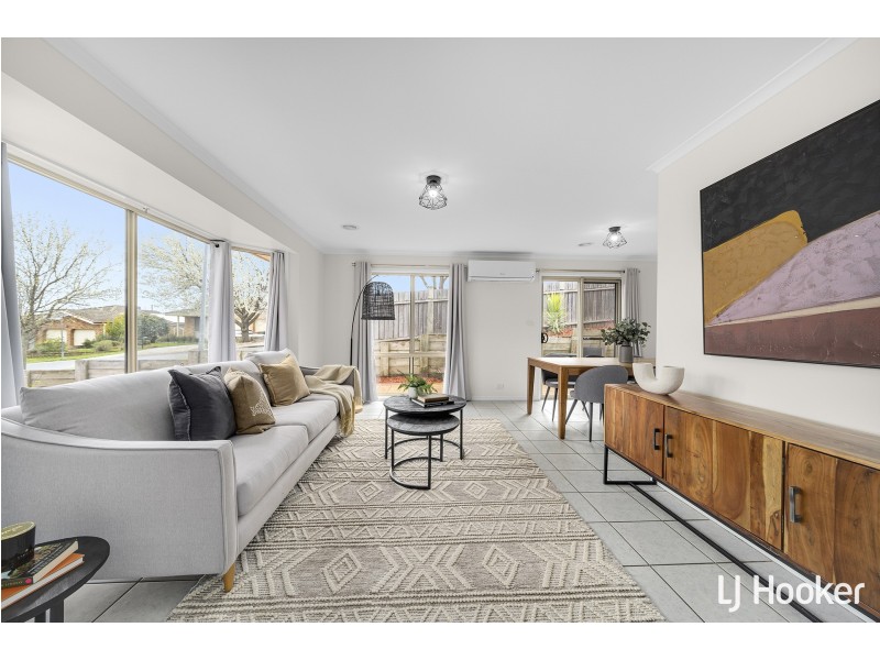 1 Grove Place, Dunlop ACT 2615