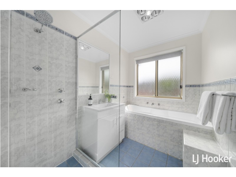 1 Grove Place, Dunlop ACT 2615