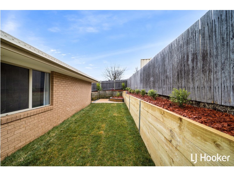 1 Grove Place, Dunlop ACT 2615
