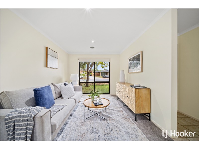 16 Westall Place, Dunlop ACT 2615