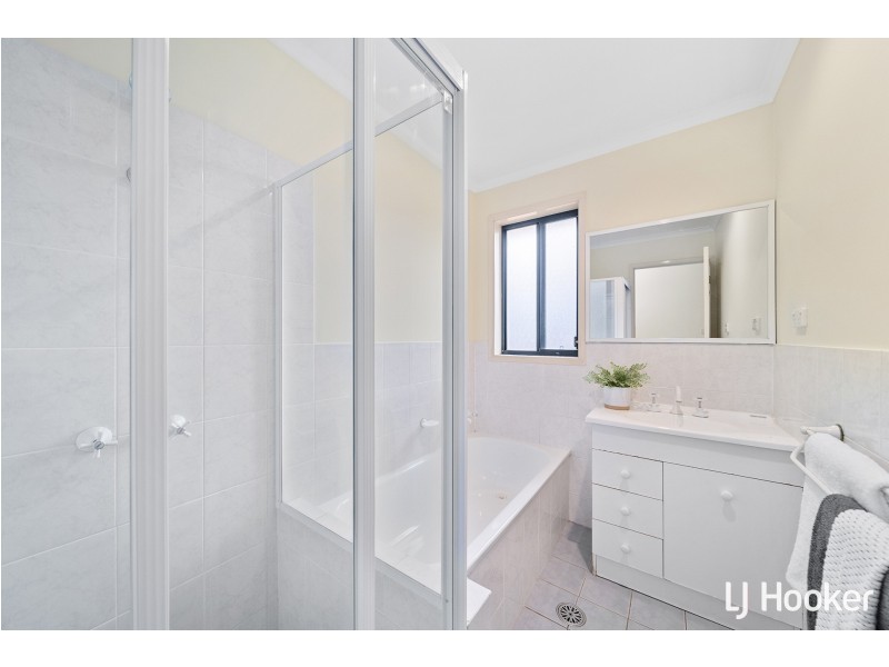 16 Westall Place, Dunlop ACT 2615