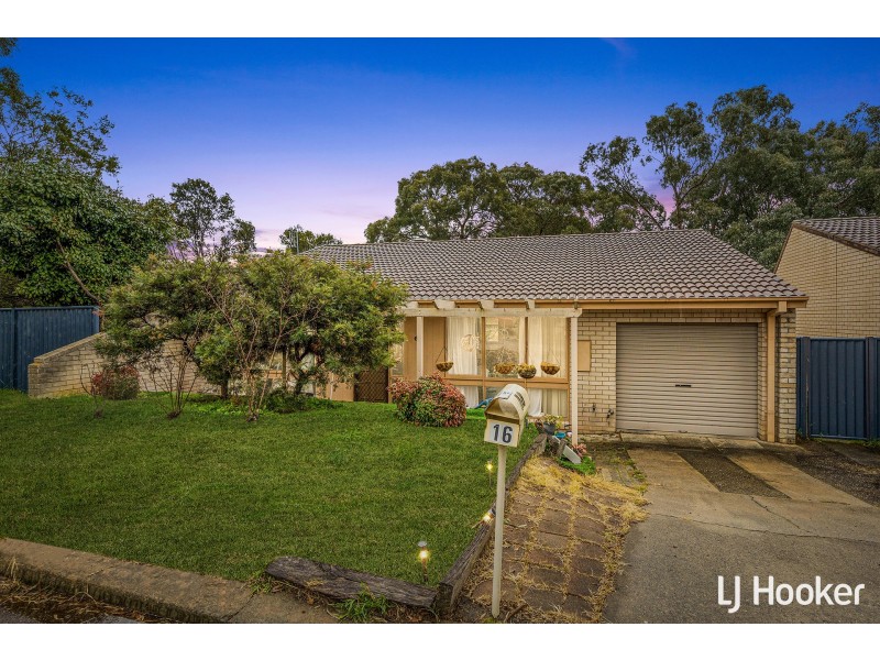 16 Brownlow Place, Holt ACT 2615