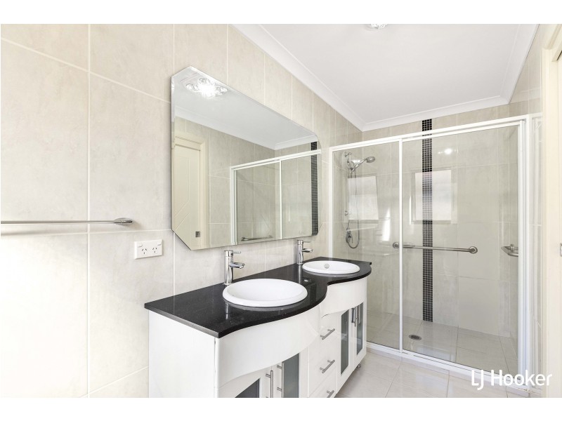 2 Farmer Place, Gungahlin ACT 2912