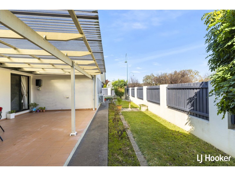 2 Farmer Place, Gungahlin ACT 2912