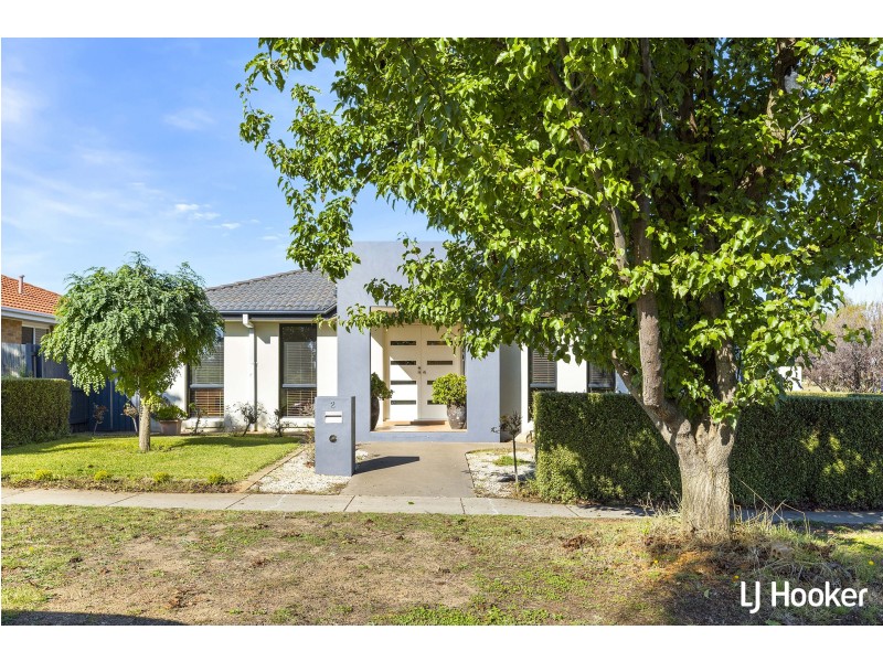 2 Farmer Place, Gungahlin ACT 2912