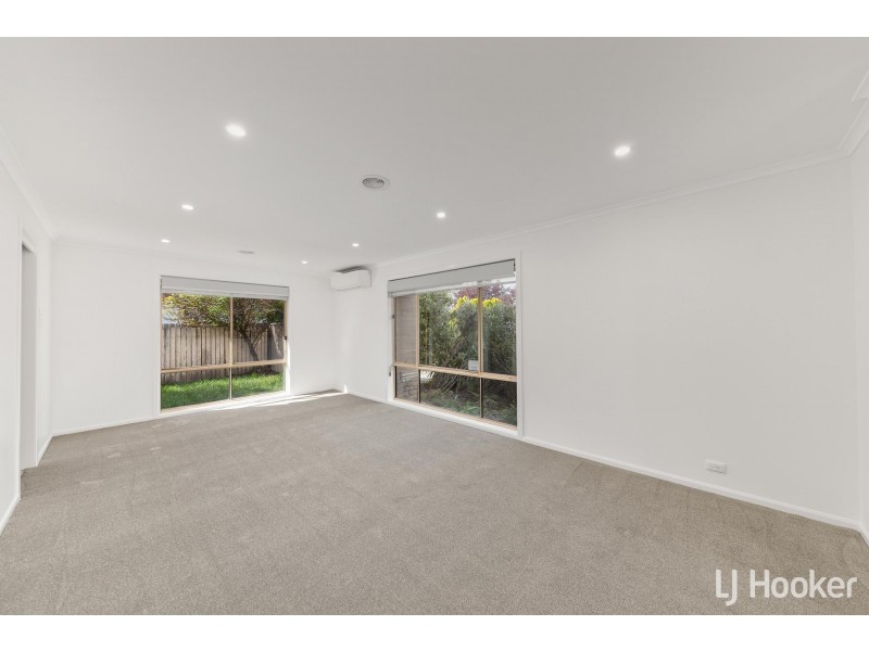 14 Doutney Place, Dunlop ACT 2615