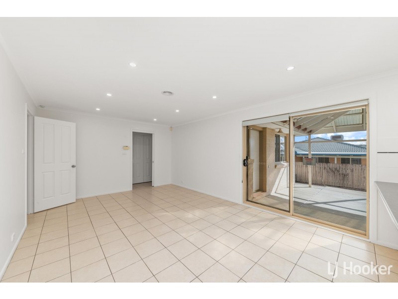 14 Doutney Place, Dunlop ACT 2615