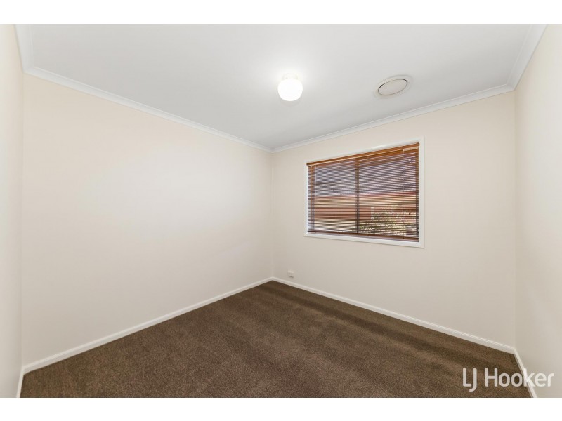 6 Doutney Place, Dunlop ACT 2615