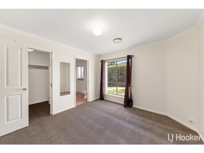6 Doutney Place, Dunlop ACT 2615