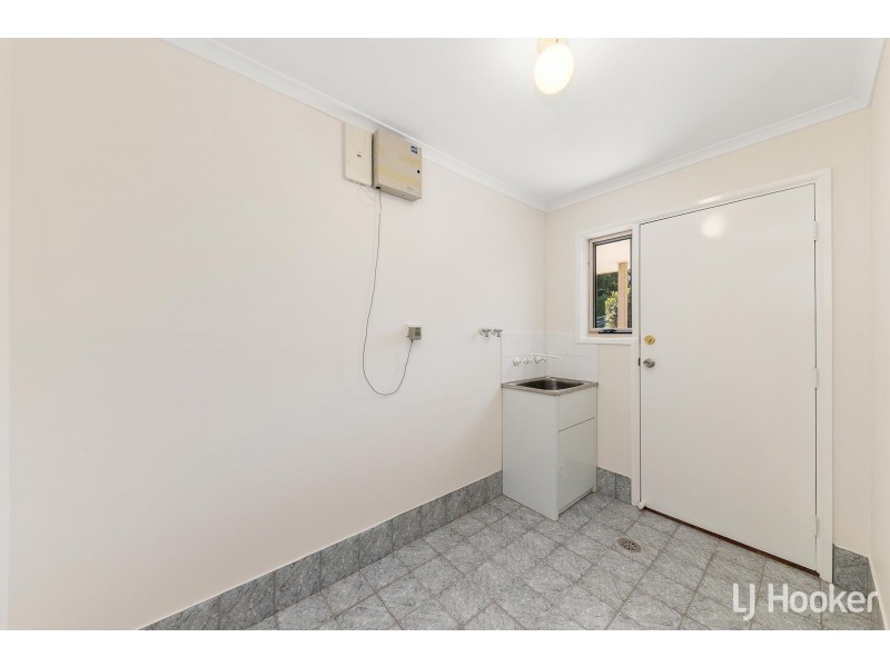 6 Doutney Place, Dunlop ACT 2615