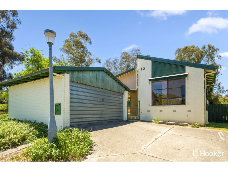 16 Leycester Place, Charnwood ACT 2615
