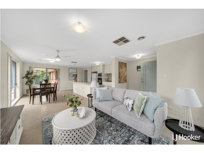 10 Eric De Salis Street, Macgregor ACT 2615