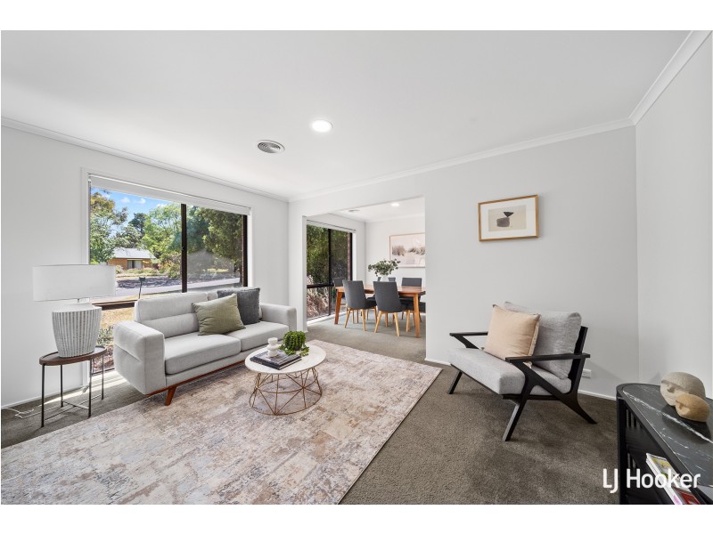 11 Sloane Place, Florey ACT 2615